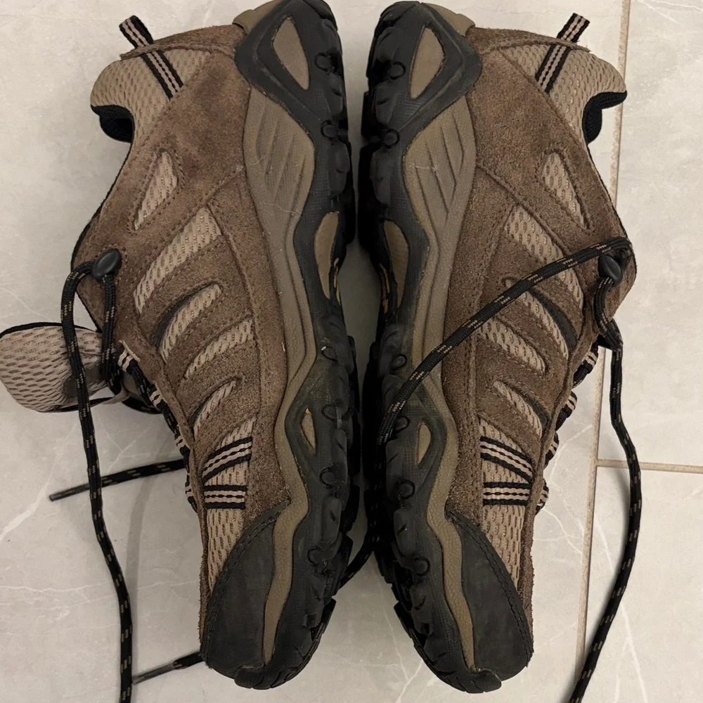 Columbia Men's North Plains II Dark Brown and Black Athletic hiking Shoes 8